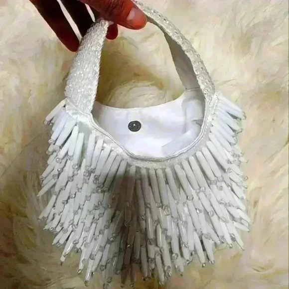 Beautiful white small handbag purse - Picture 1 of 2